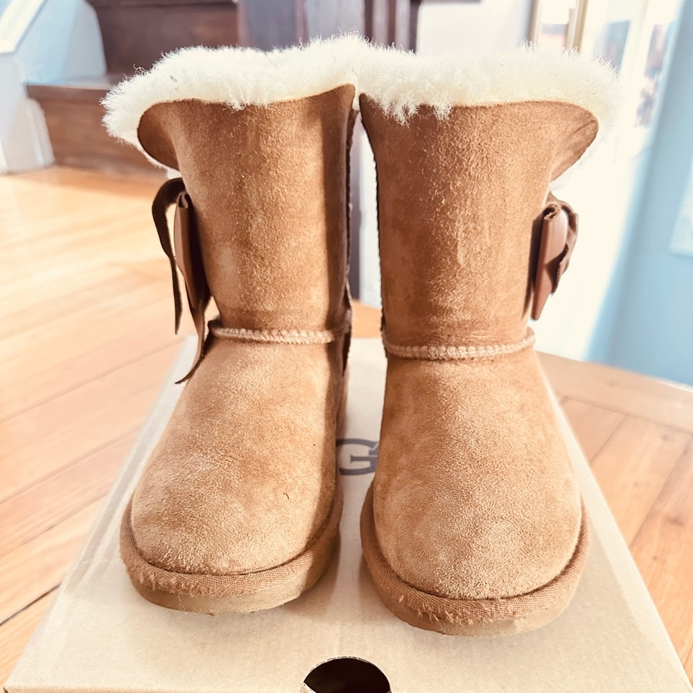 Ugg Boots (Daelynn), Girls size 13